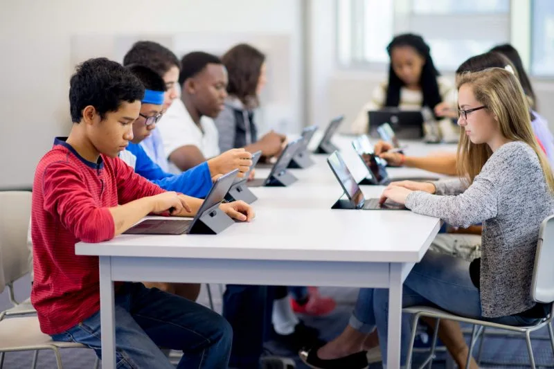 Razões para aproximar a tecnologia da sala de aula